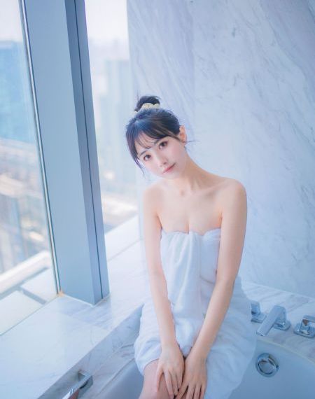 学生面前的女教师_国语配音超清