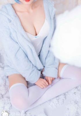 迈开腿让我亲亲你的小坤坤_1080P免费在线观看